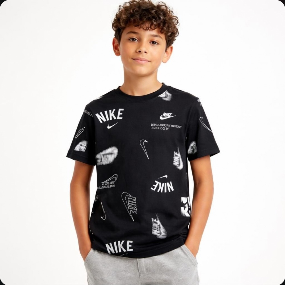 Nike Sportswear Big Kids' Just Do It Black T-Shirt Boys Size Medium 10-12